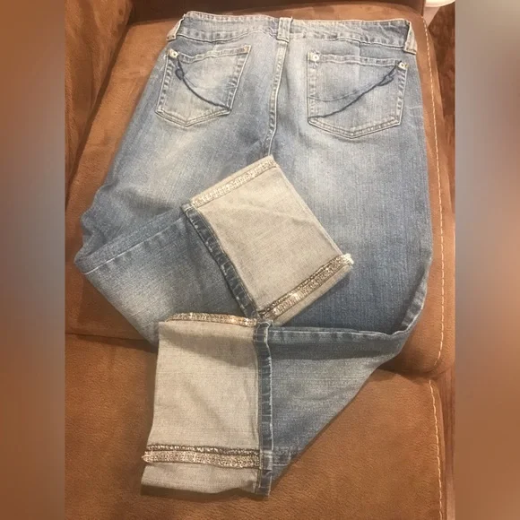 Bisou Bisou Capri Jeans with rhinestones - Picture 3 of 3